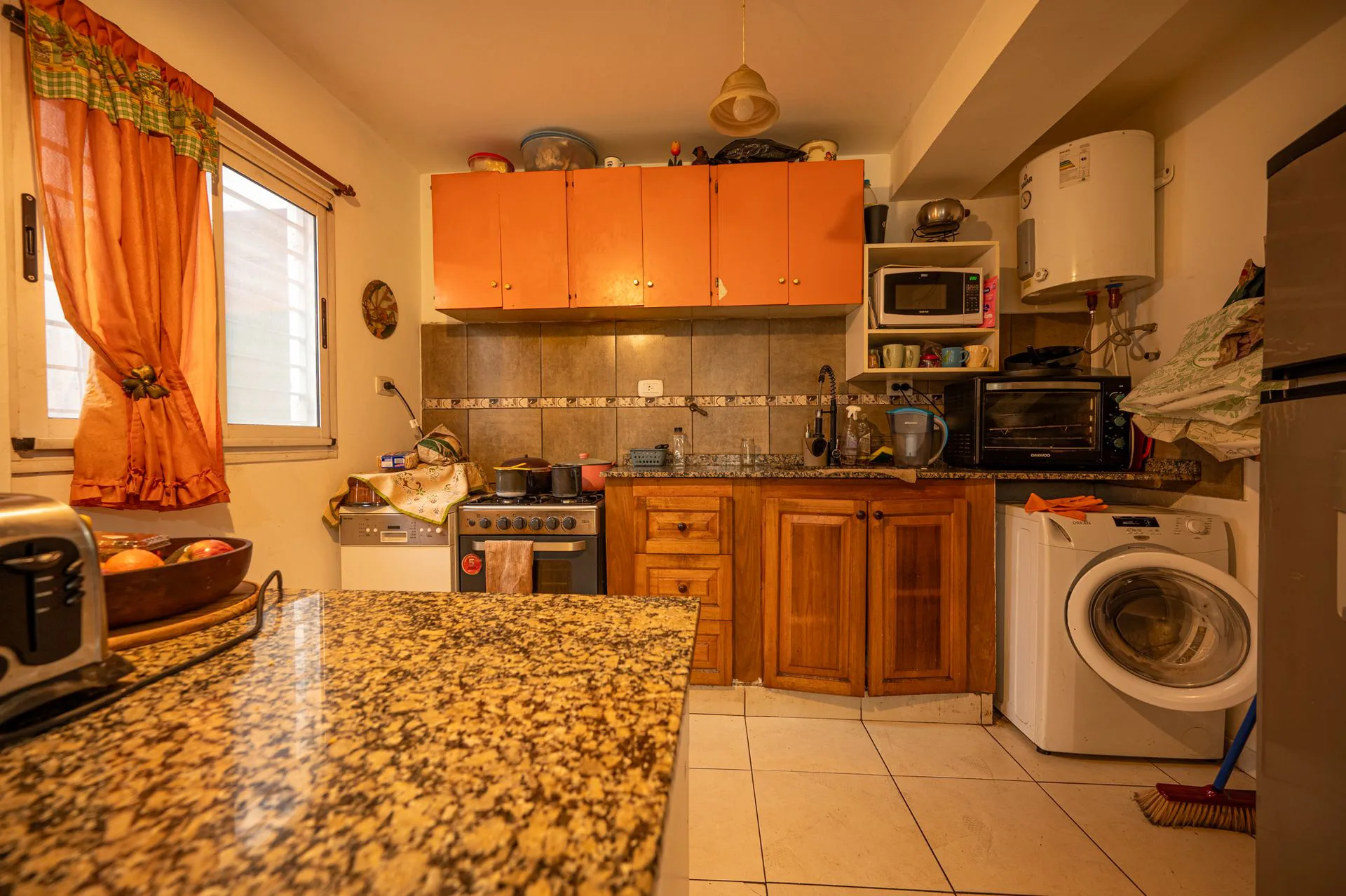 Amplio dpto PB con patio 2 dorm Alto Alberdi foto 3