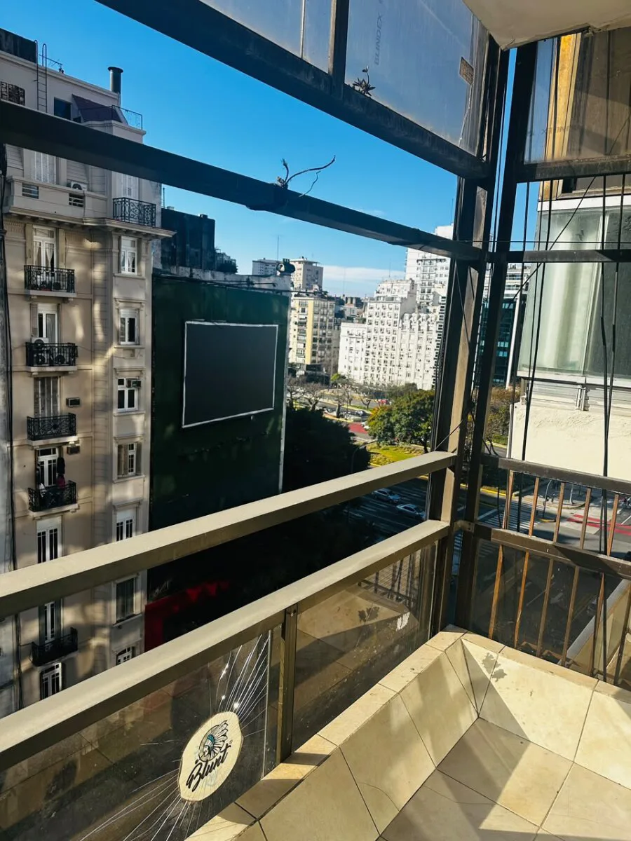 BAJÓ DE PRECIO Monoambiente con balcón - Seguridad 24hs - Luminoso - Recoleta foto 2