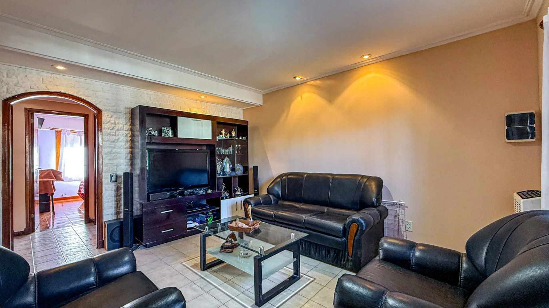 VENTA CASA 3 AMBIENTES PARQUE LURO QUINCHO PATIO foto 3