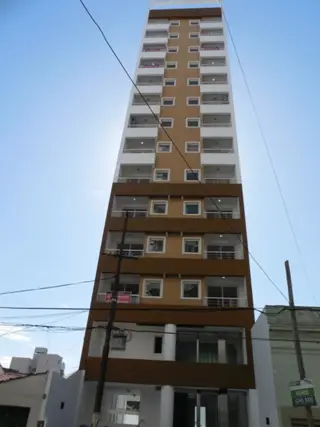 BELGRANO 1350 SEMIPISO DE 2 AMBIENTES CON COCHERA A ESTRENAR. foto 2