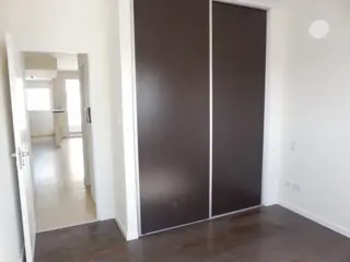 BELGRANO 1350 SEMIPISO DE 2 AMBIENTES CON COCHERA A ESTRENAR. foto 3