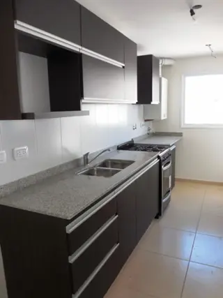 BELGRANO 1350 SEMIPISO DE 2 AMBIENTES CON COCHERA A ESTRENAR. foto 4