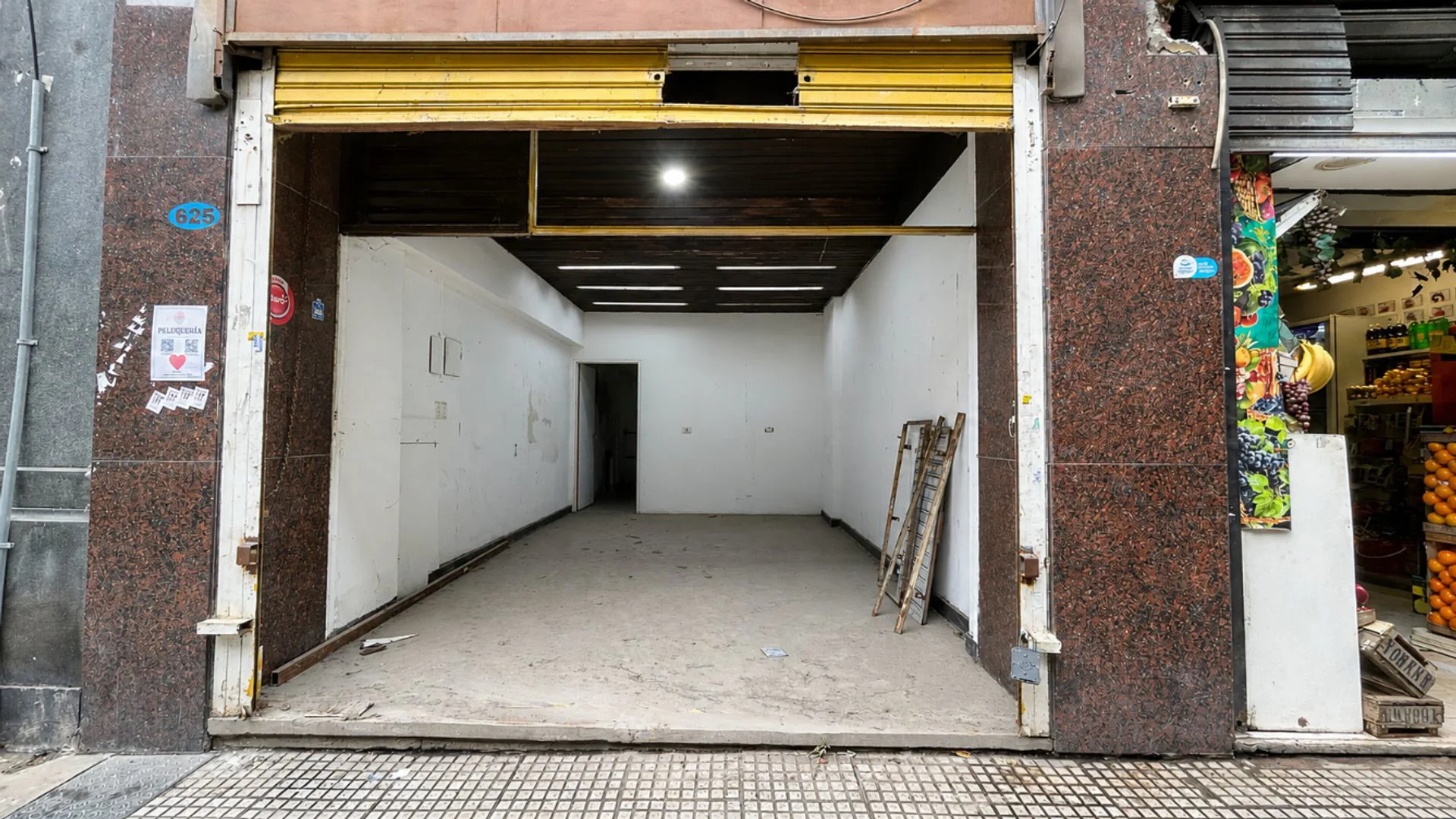VENTA LOCAL COMERCIAL A LA CALLE MAIPU MICROCENTRO foto 2