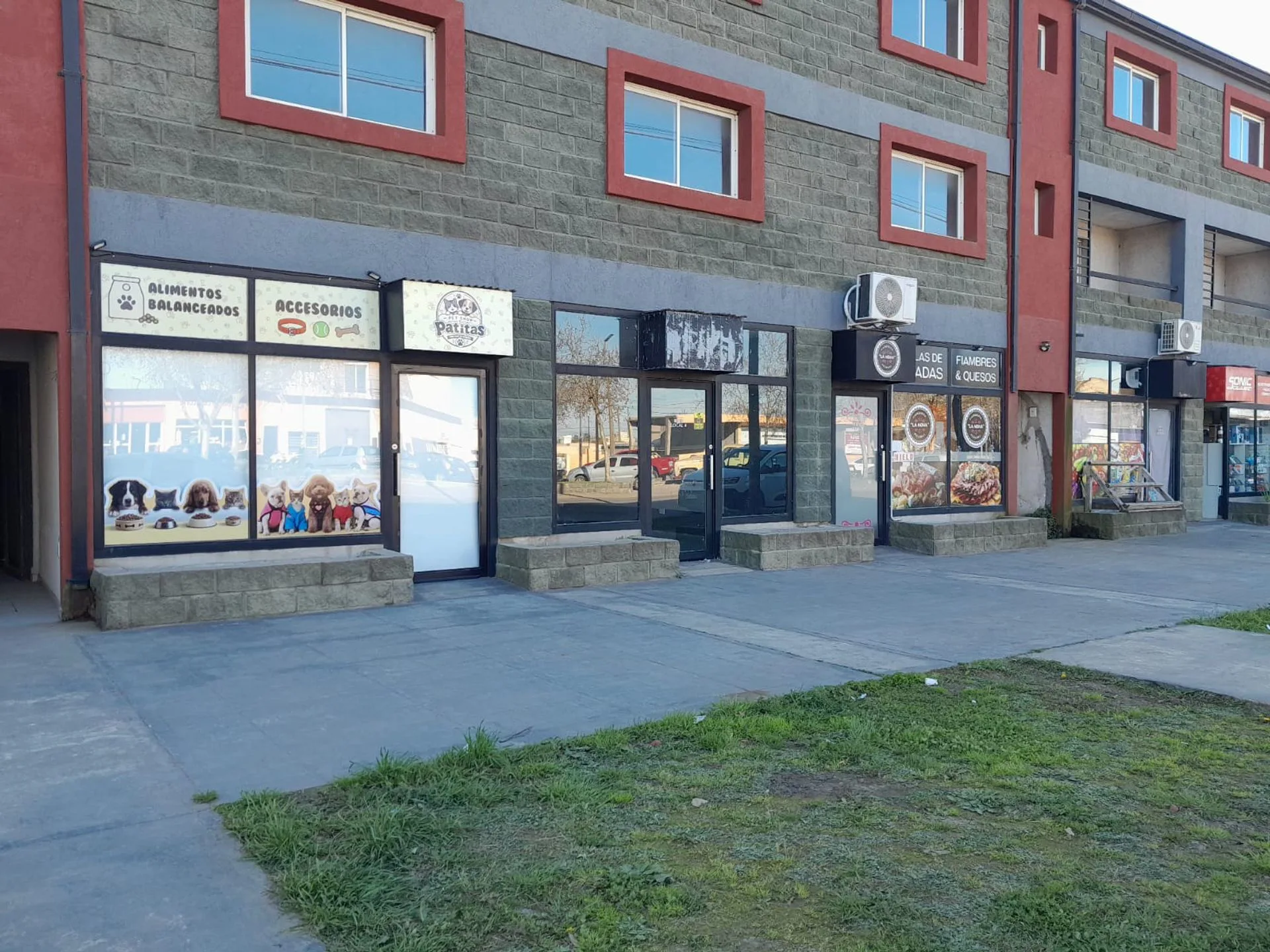 LOCAL EN VENTA, SOBRE AV. CENTENARIO EN BALCARCE
