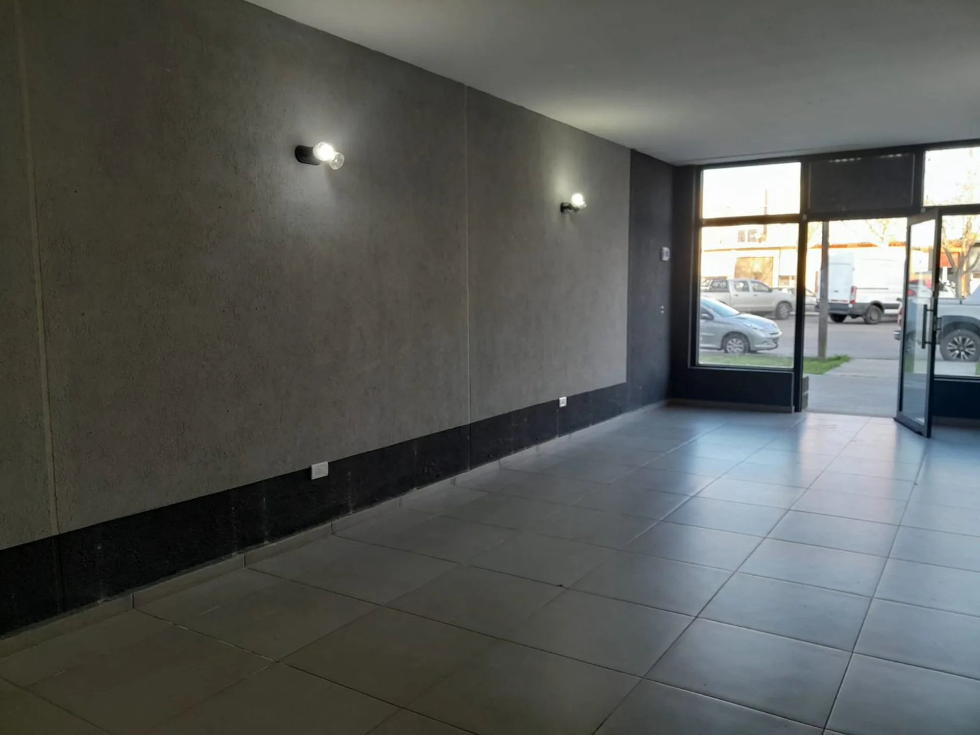 LOCAL EN VENTA, SOBRE AV. CENTENARIO EN BALCARCE foto 3