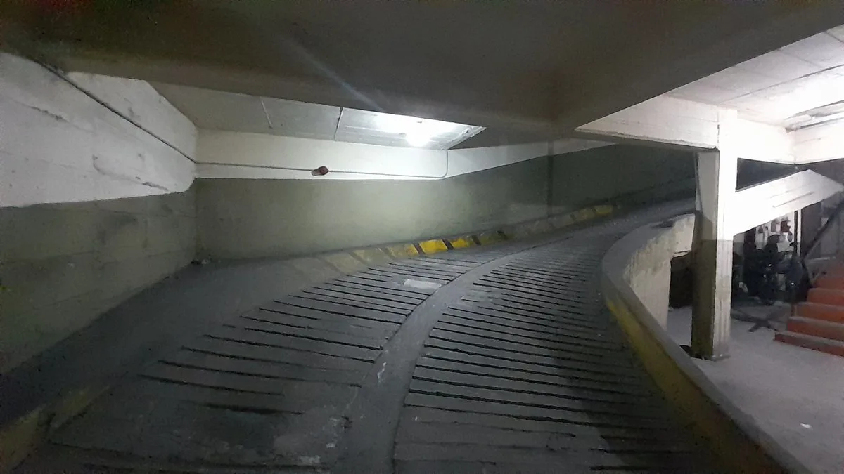 Cochera BoxFija Cubierta en Venta - 13 m² - Abasto foto 3