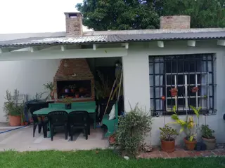 CASA DE 5 AMBIENTES CON QUINCHO Y PILETA Y LOCAL AL FRENTE . BECCAR SAN ISIDRO , BRASIL 700 foto 4