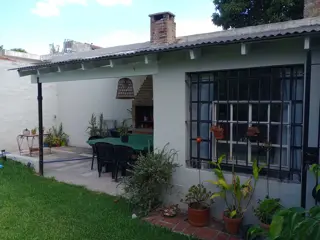 CASA DE 5 AMBIENTES CON QUINCHO Y PILETA Y LOCAL AL FRENTE . BECCAR SAN ISIDRO , BRASIL 700 foto 5