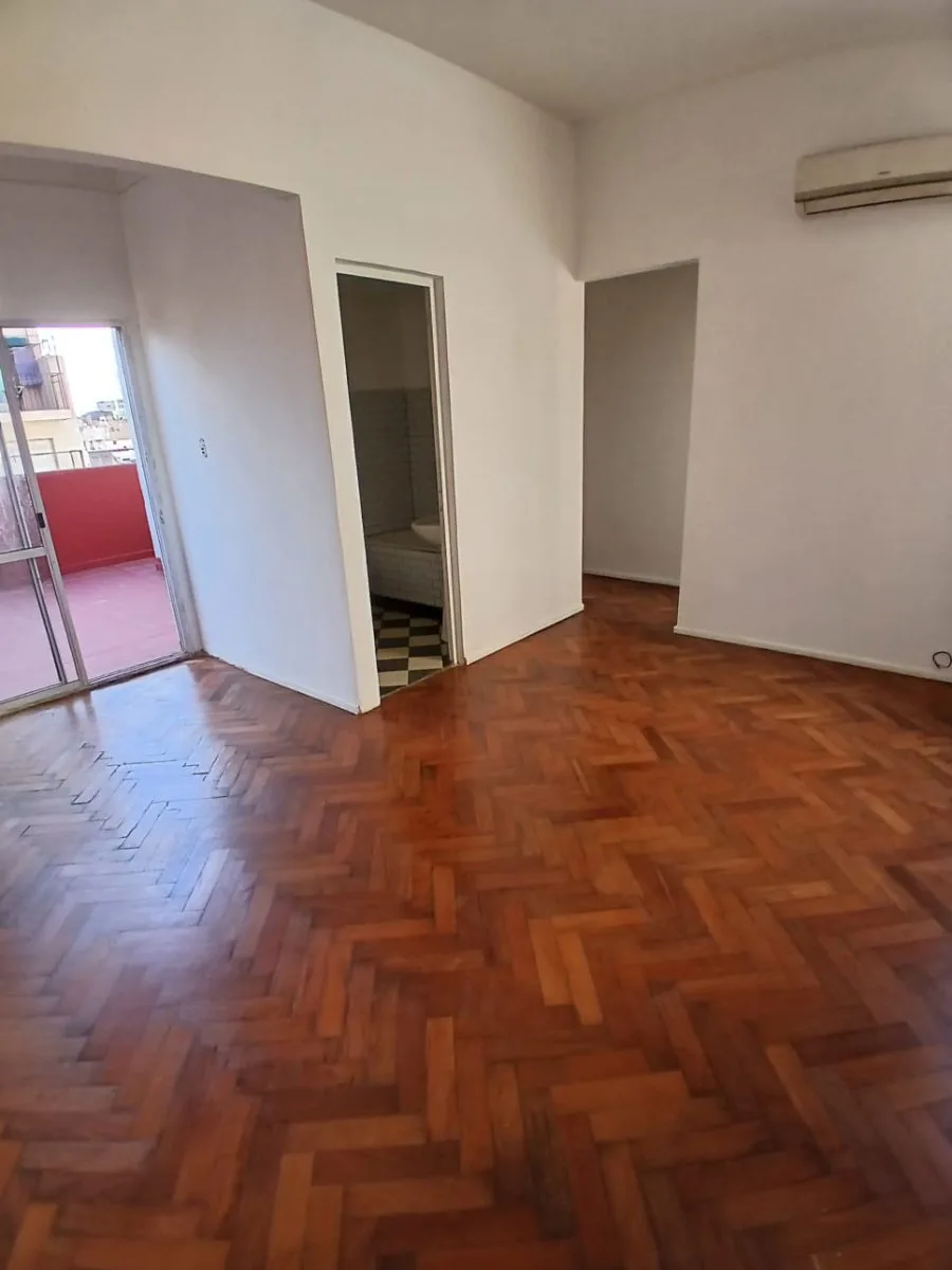 Se vende un departarmento de 3 ambientes, luminoso con balcón aterrazado APTO CREDITO - Congreso foto 2