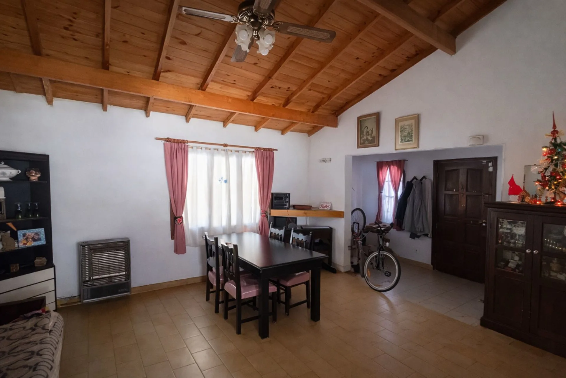 Casa 4 ambientes con garage y parque en venta foto 3