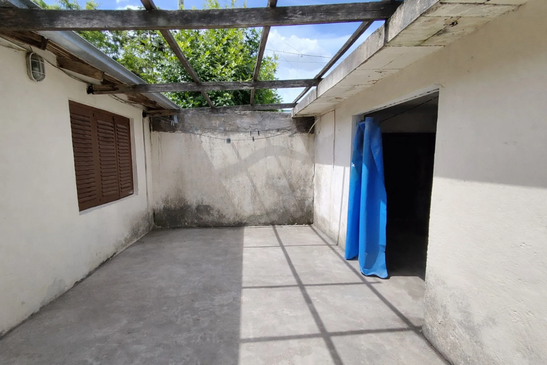 Casa 4 ambientes con garage y parque en venta foto 4