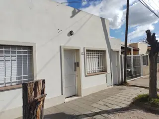 Casa mas dto  en venta cerca del Hospital en Bahia Blanca foto 1