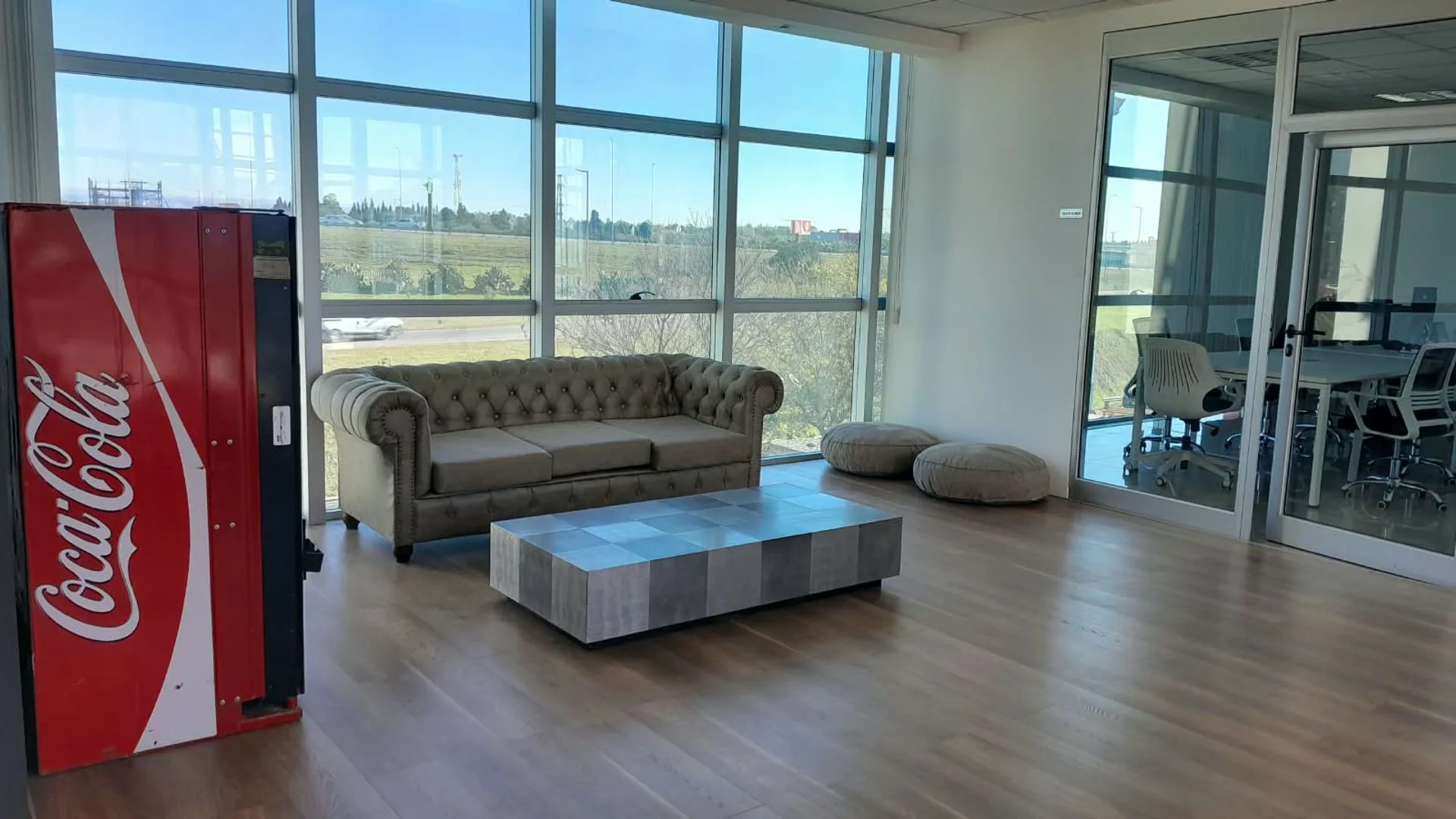 ALQUILER OFICINAS USOS MÚLTIPLES CIRCUNV. AEROPUER foto 4