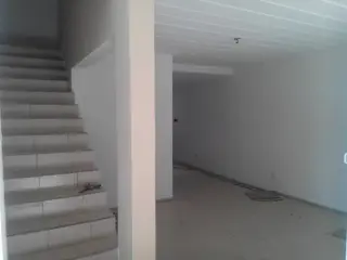 Departamento 3 AMB CON PATIO Y  cochera. tigre. tacuari 255. todo incluido(  no abona expensas. abl agua ) foto 4