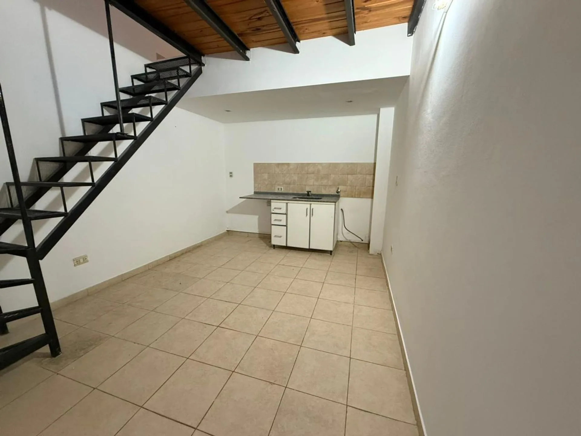 ALQUILER PH 2 AMBIENTES CON PATIO – LANÚS OESTE foto 4