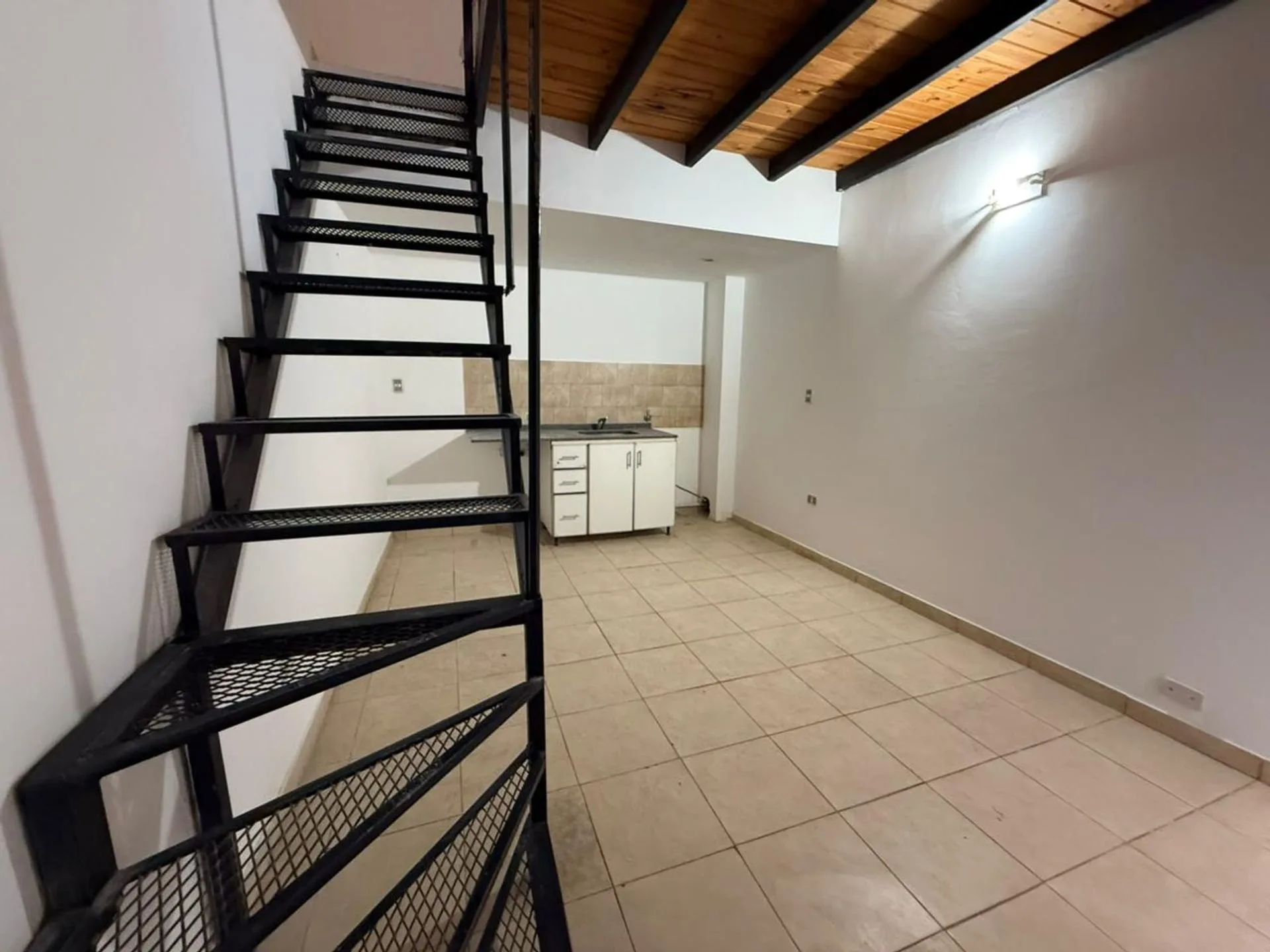 ALQUILER PH 2 AMBIENTES CON PATIO – LANÚS OESTE foto 5
