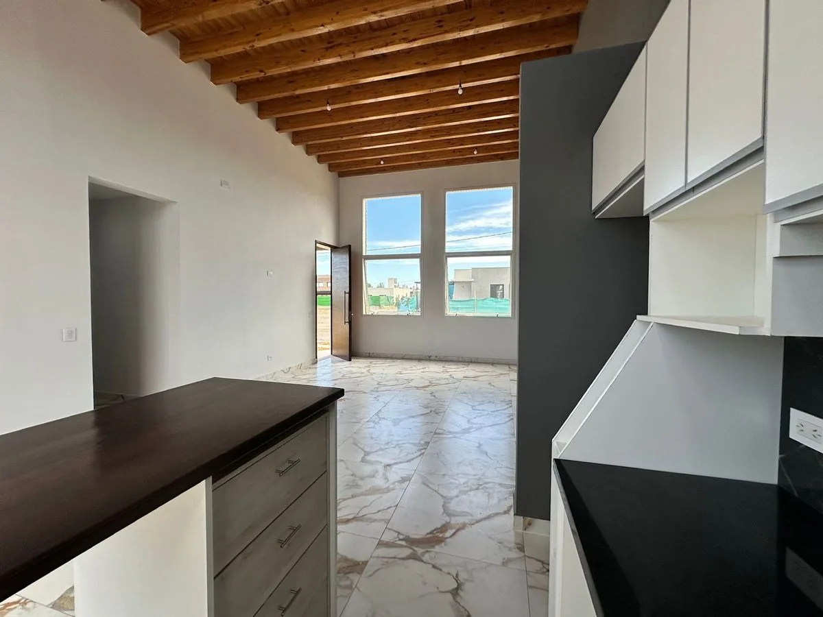 CASA 4 HABITACIONES EN VENTA MAIPÚ BARRIO PRIVADO foto 3
