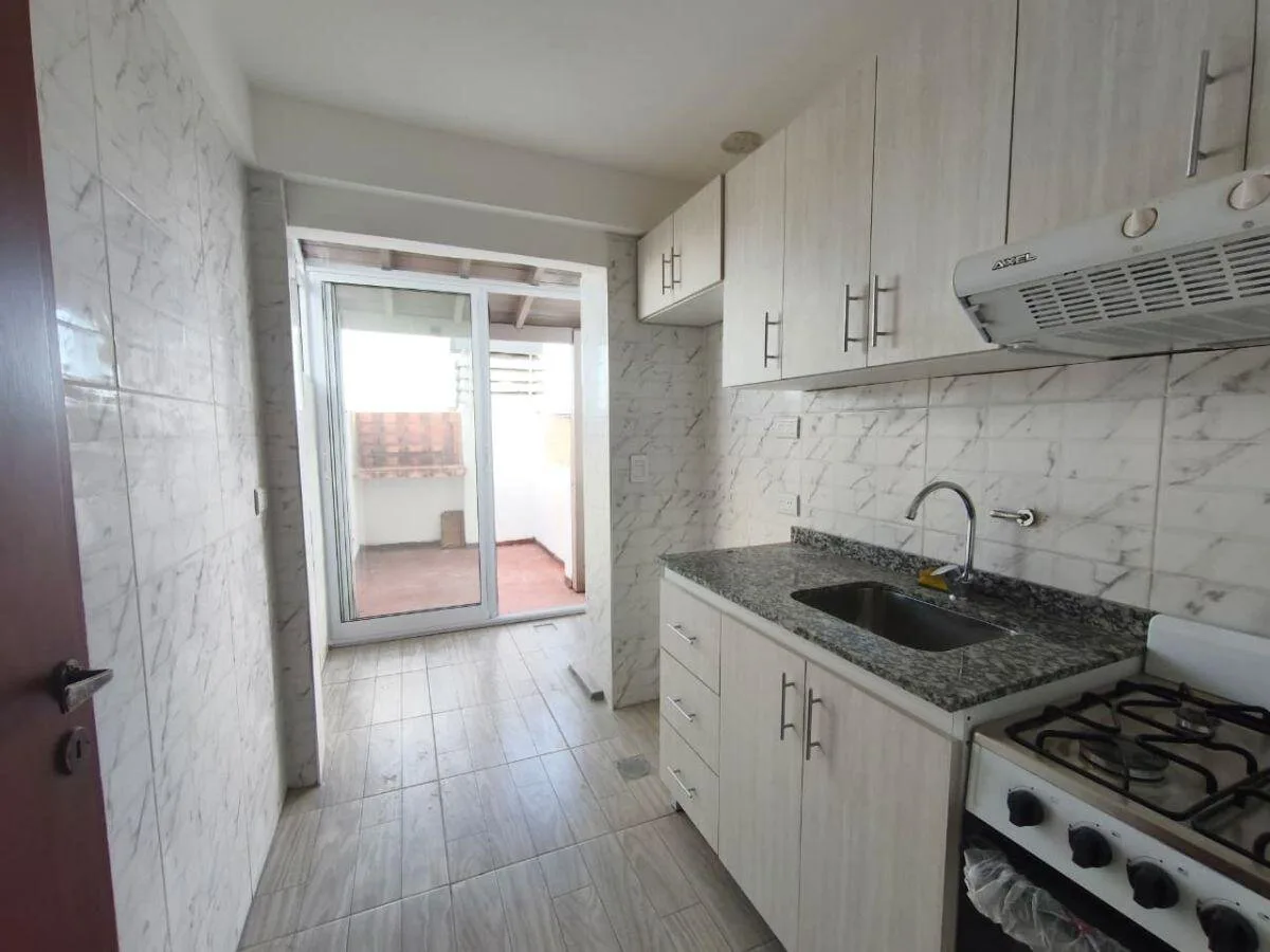 Departamento en Alquiler de 2 Ambientes con Patio en Villa General Mitre foto 4