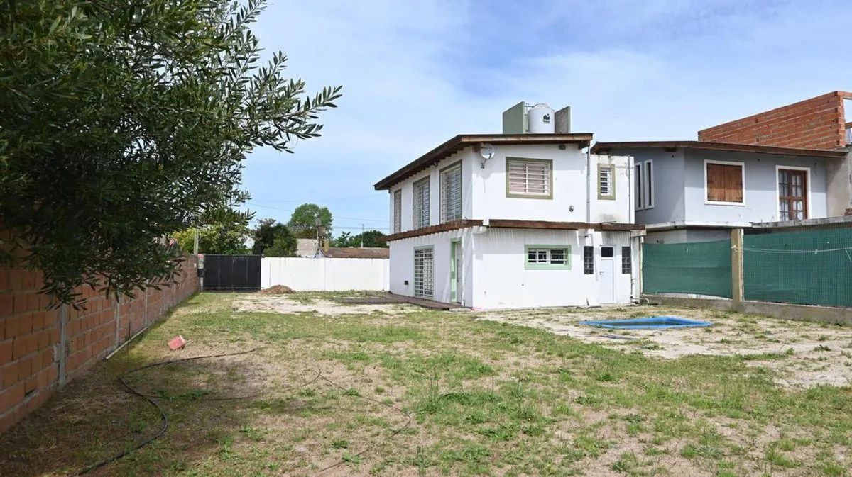 CASA EN VENTA EN VILLA GESELL, GAS NATURAL foto 3