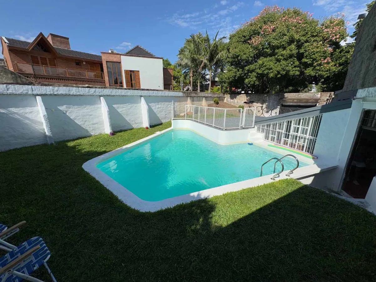 Venta casa 4 amb Pileta, quincho cochera Don Bosco foto 3