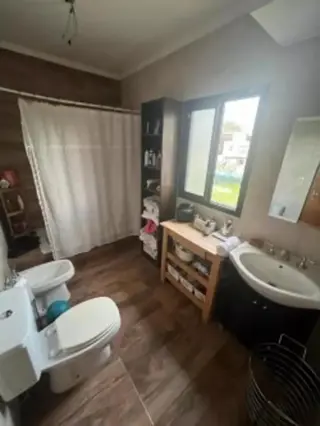 VENTA CASA 4 AMBIENTES CON PARQUE Y PILETA foto 5
