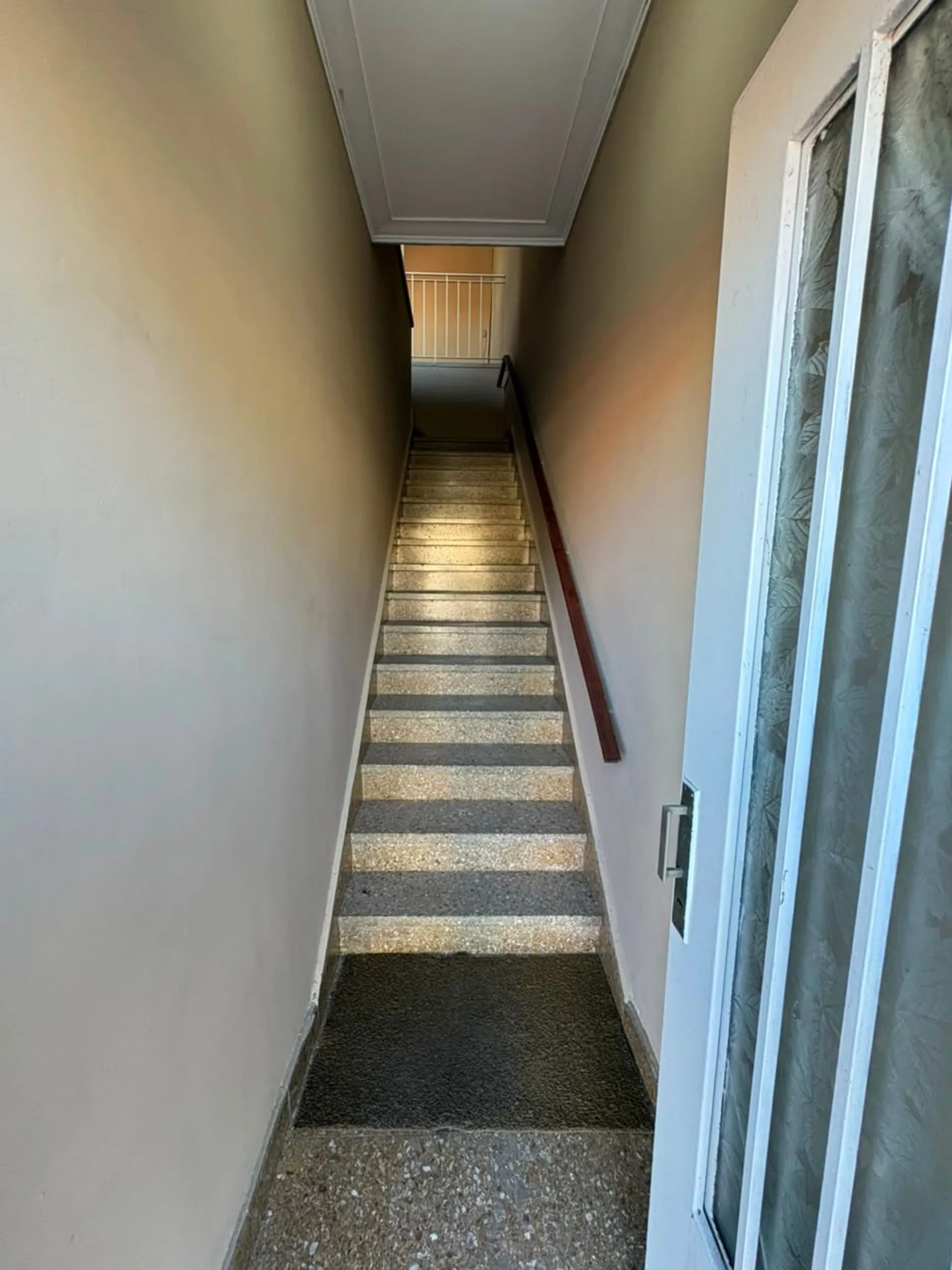 VENTA CASA EN PLANTA ALTA + LOCAL SOBRE A.GRAL PAZ foto 4