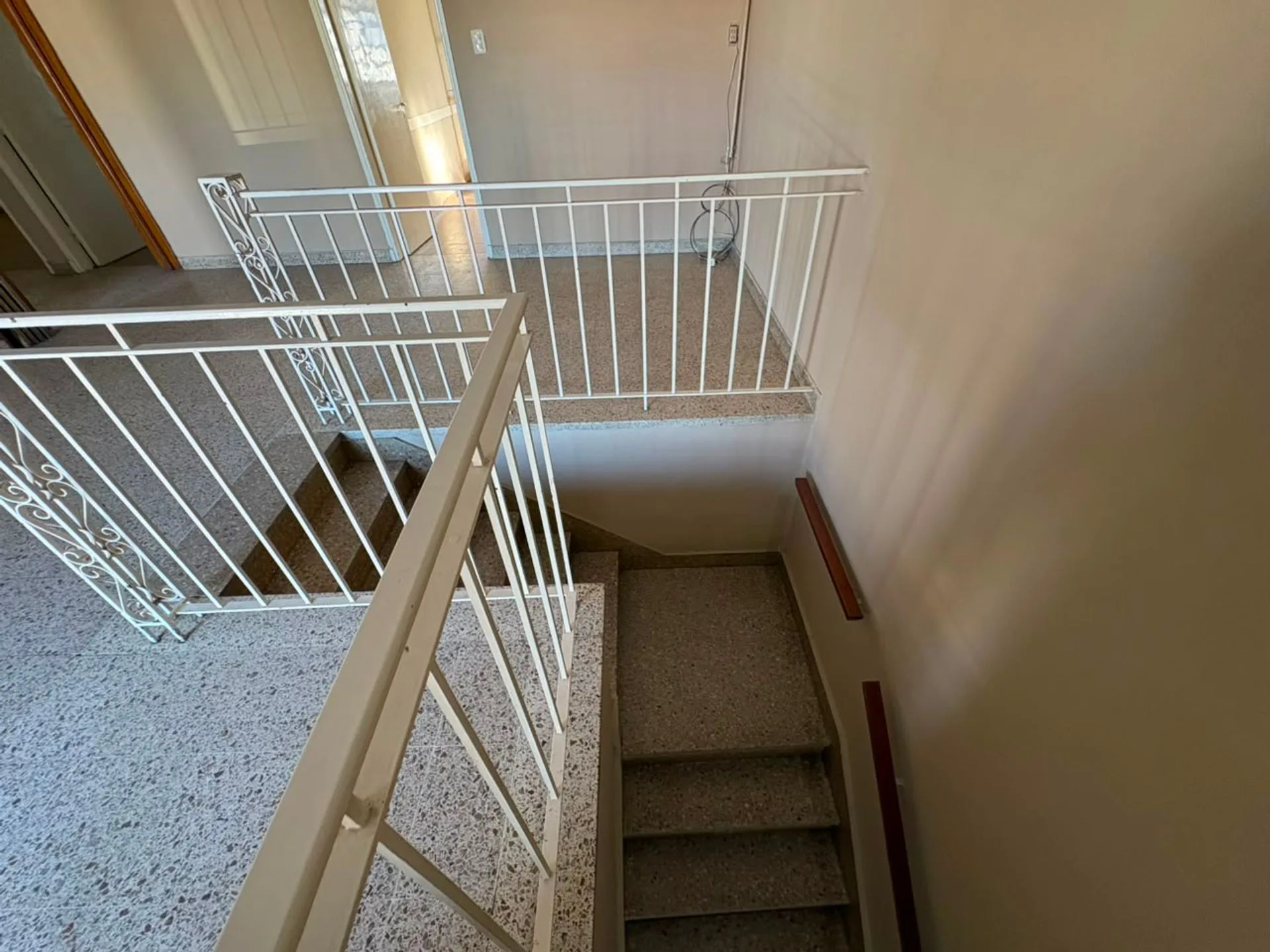 VENTA CASA EN PLANTA ALTA + LOCAL SOBRE A.GRAL PAZ foto 5