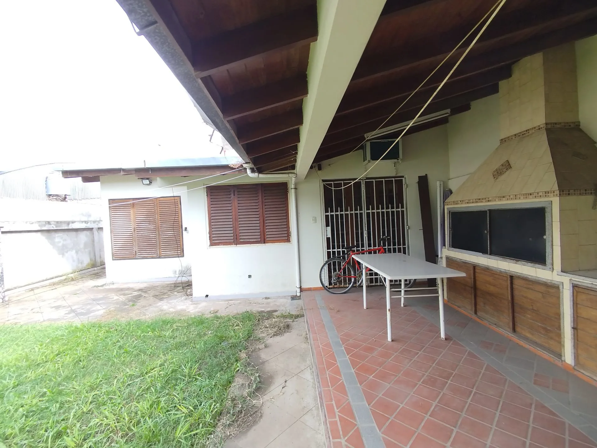 Venta casa quincho local sobre avenida foto 5