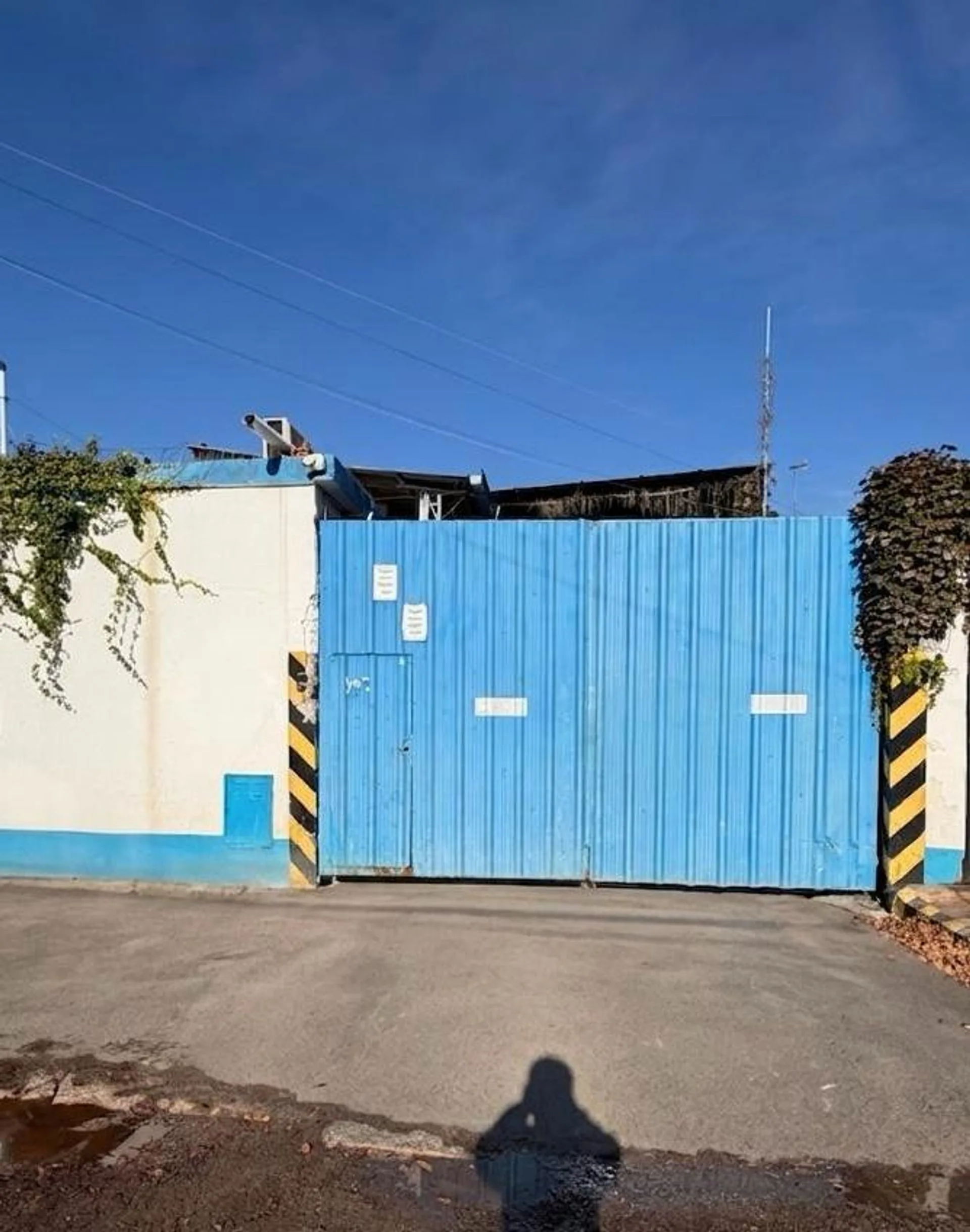 DEPOSITO DE 300 M2 CON 2 OFICINAS, GRAN UBICACION! foto 3