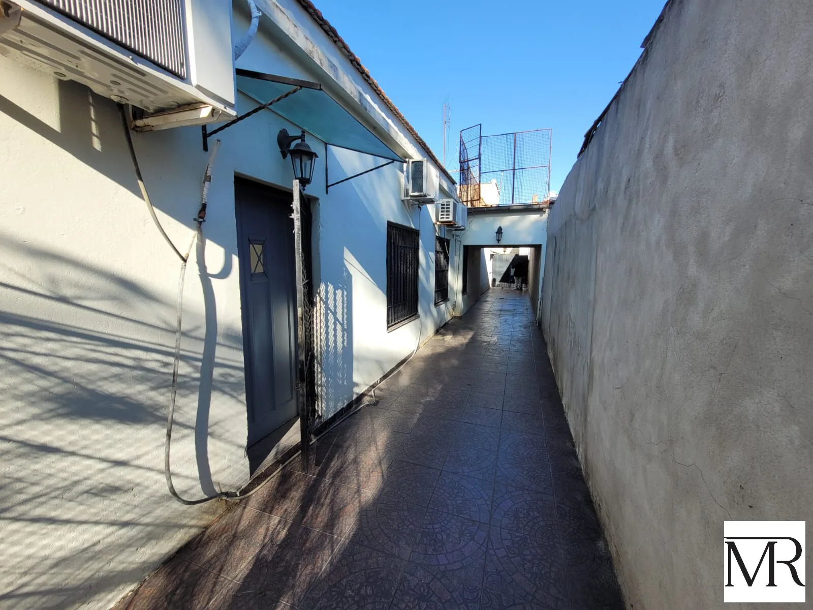 PH 4 Ambientes en Venta en Wilde con Gran Parque y Quincho foto 3