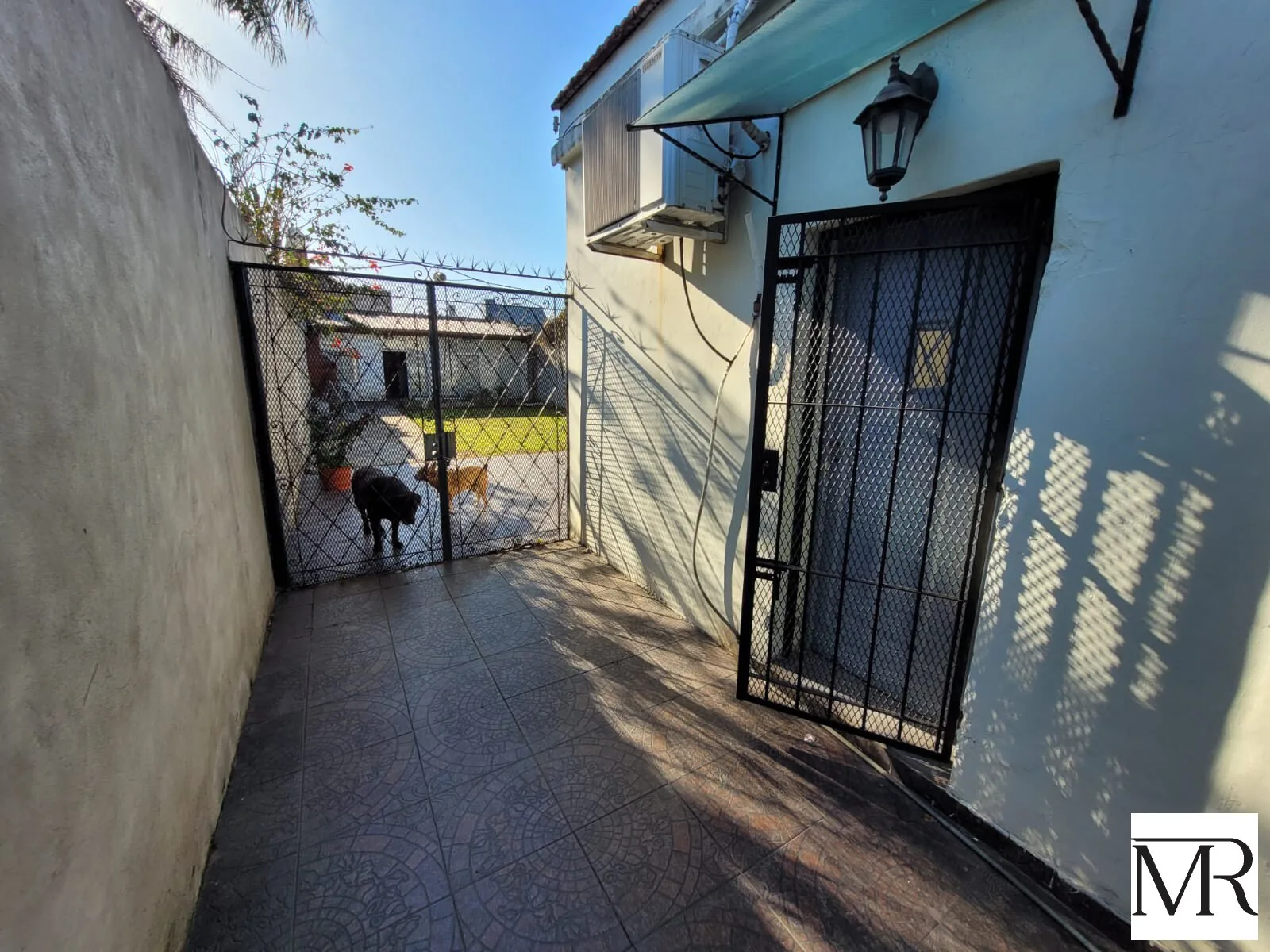PH 4 Ambientes en Venta en Wilde con Gran Parque y Quincho foto 4