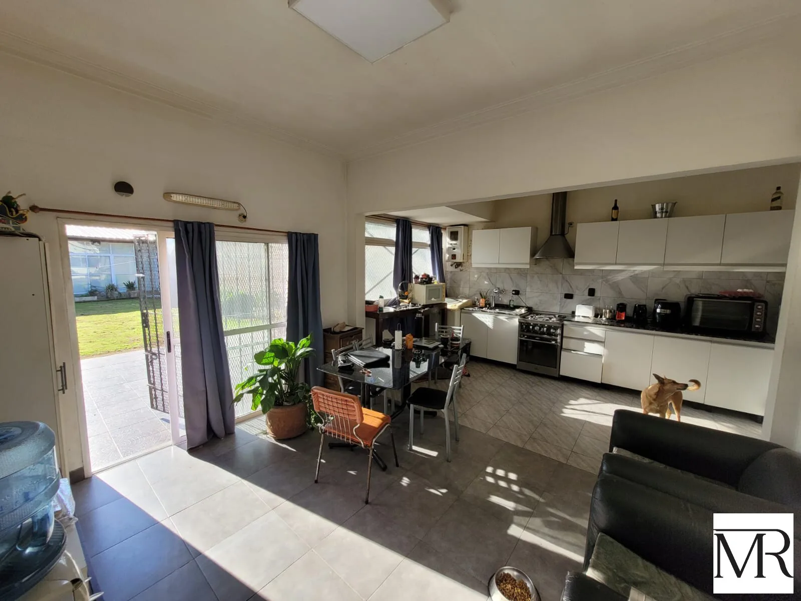 PH 4 Ambientes en Venta en Wilde con Gran Parque y Quincho foto 5