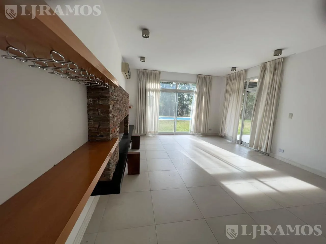 Casa con 3 dormitorios en alquiler en Los Sauces foto 2