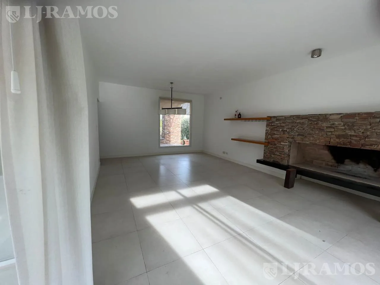 Casa con 3 dormitorios en alquiler en Los Sauces foto 3