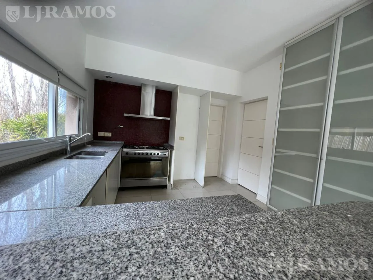Casa con 3 dormitorios en alquiler en Los Sauces foto 4