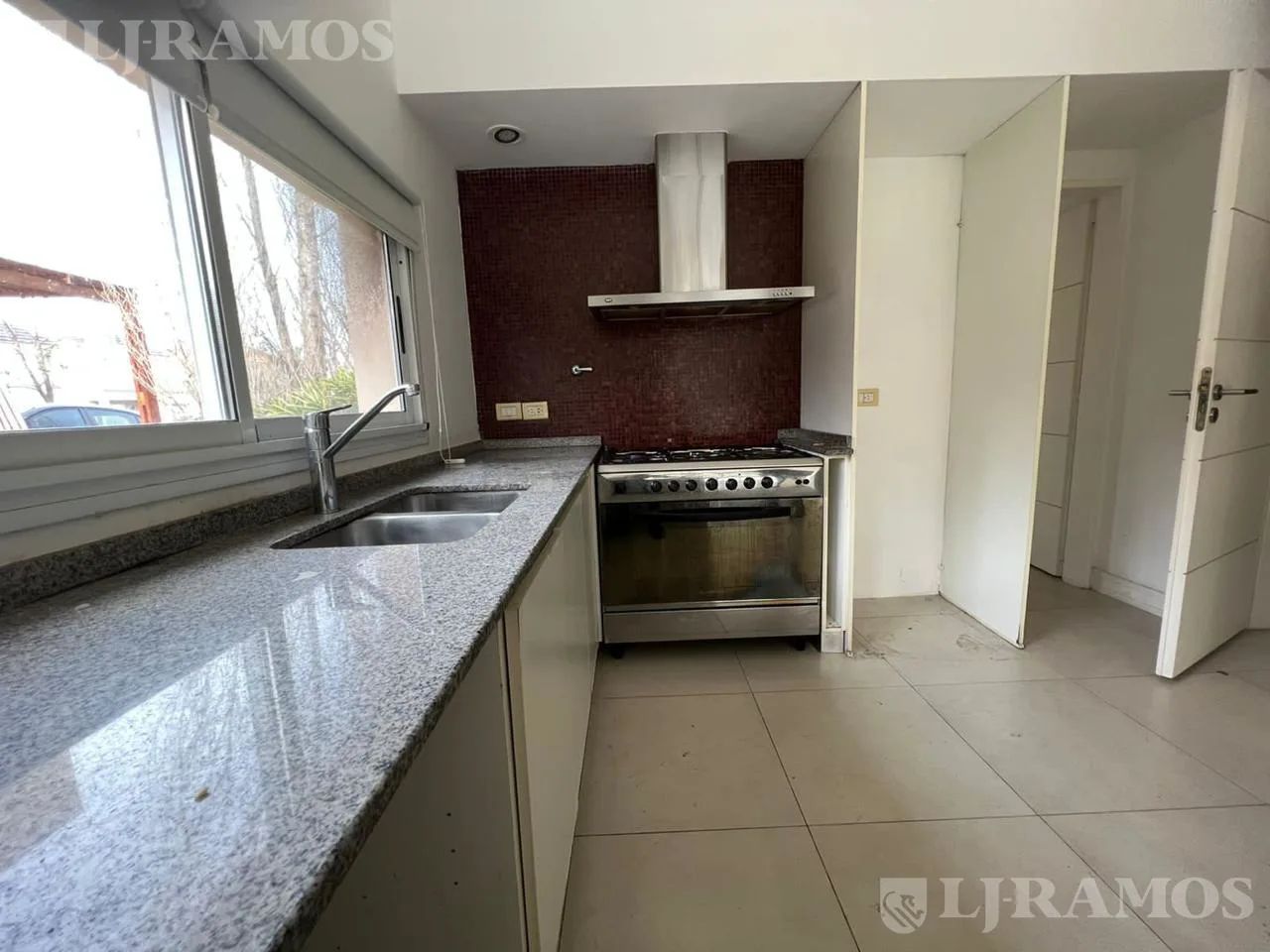 Casa con 3 dormitorios en alquiler en Los Sauces foto 5