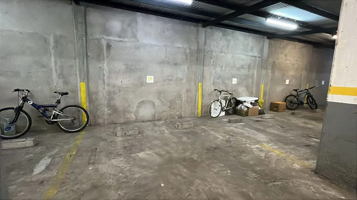 EN VENTA COCHERA SOBRE BOULEVARD GÁLVEZ. foto 4