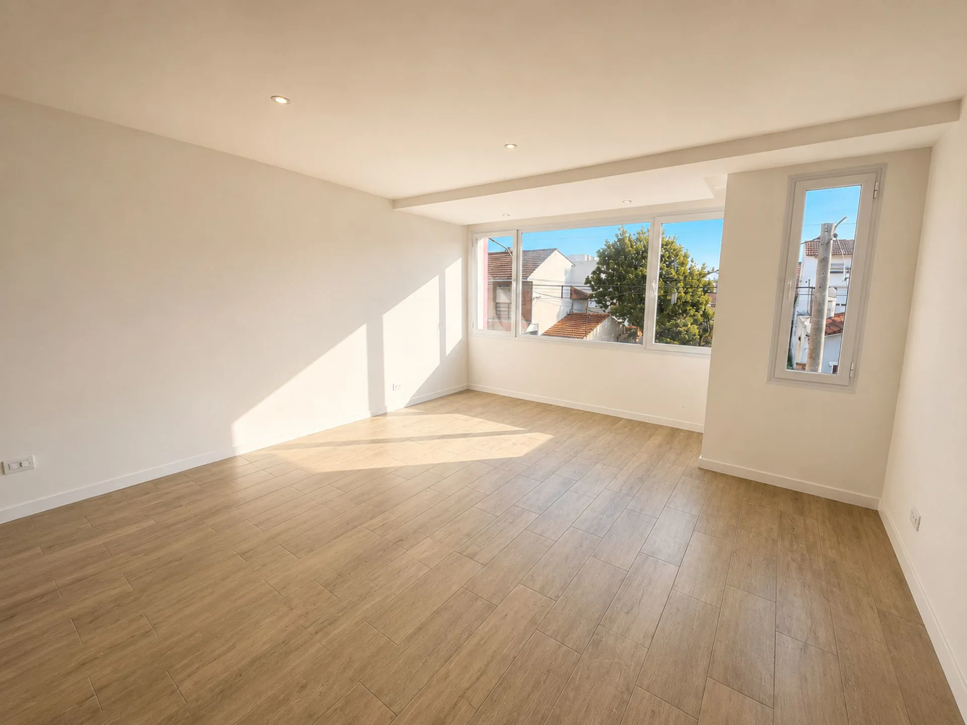 Venta semipiso de 2 ambientes al frente a estrenar foto 2