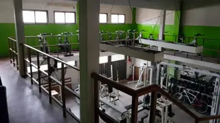 Excelente local comercial en 2 plantas sobre colectora av marquez, ideal todo rubro foto 2