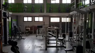 Excelente local comercial en 2 plantas sobre colectora av marquez, ideal todo rubro foto 3