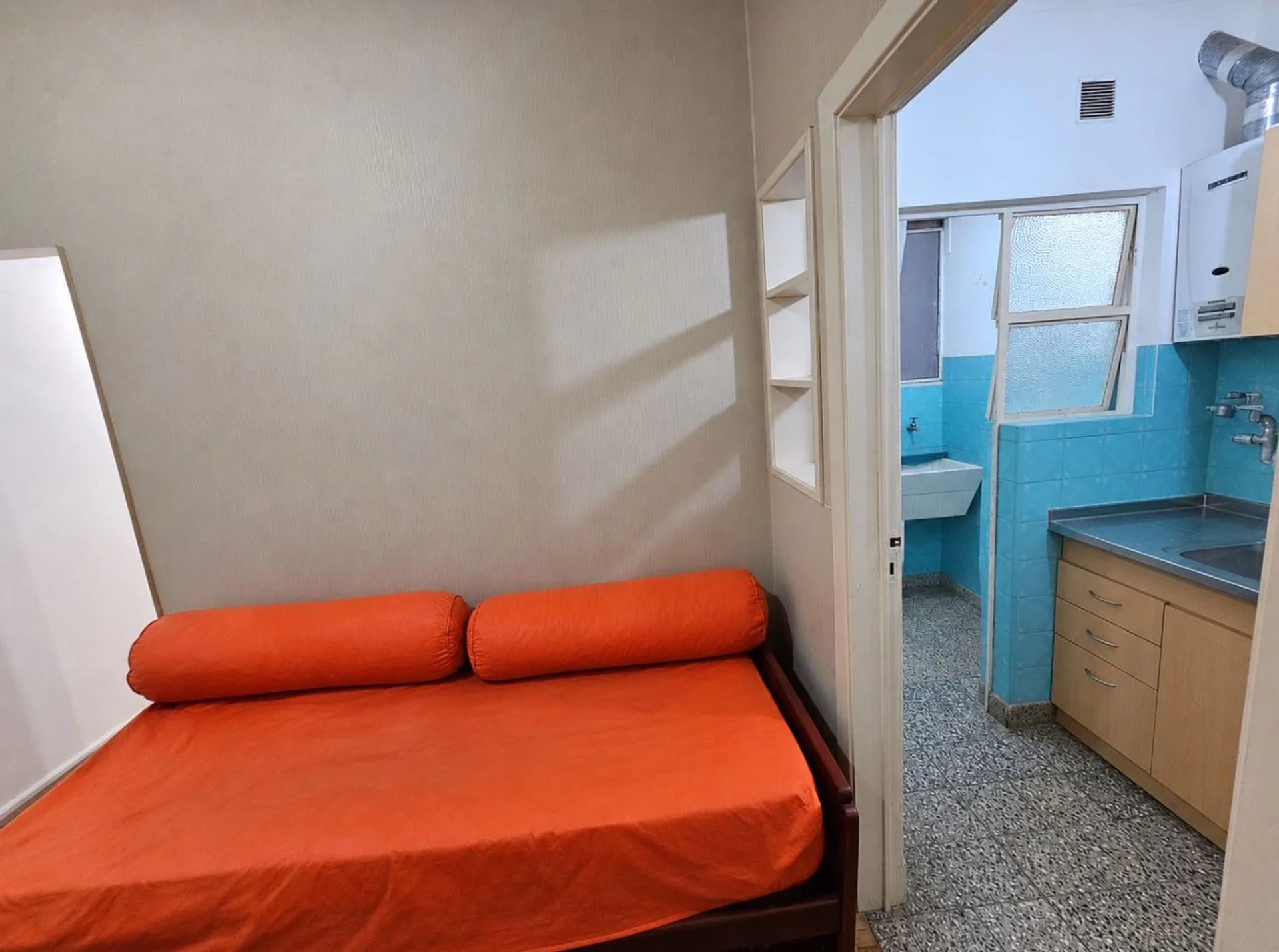 VENTA DEPTO 2 AMB PZA COLON COCHERA APTO CREDITO foto 5
