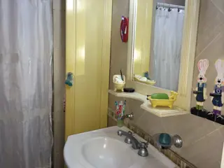 IMPECABLE CASA EN CASTELAR COD 519 foto 5
