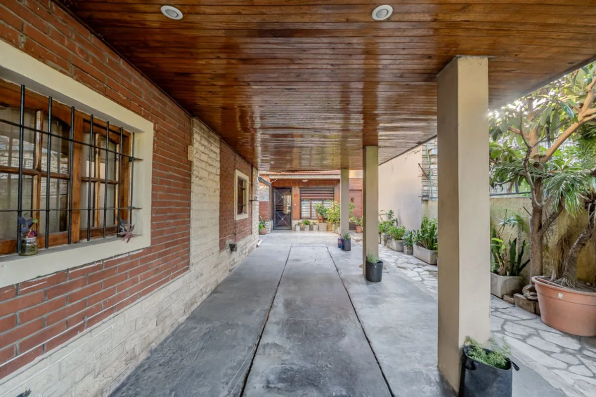 VENTA CASA MULTIFAMILIAR 6 AMBIENTES J LEON SUAREZ foto 3