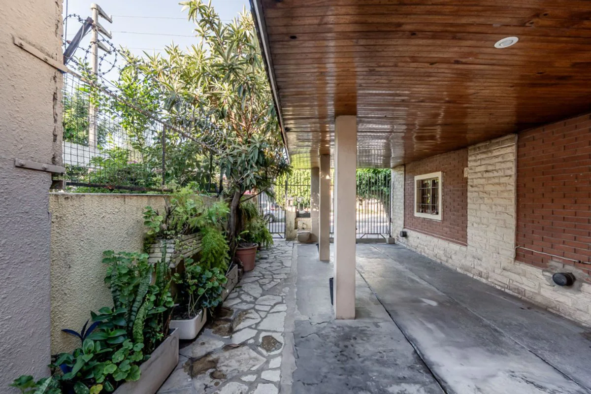 VENTA CASA MULTIFAMILIAR 6 AMBIENTES J LEON SUAREZ foto 4