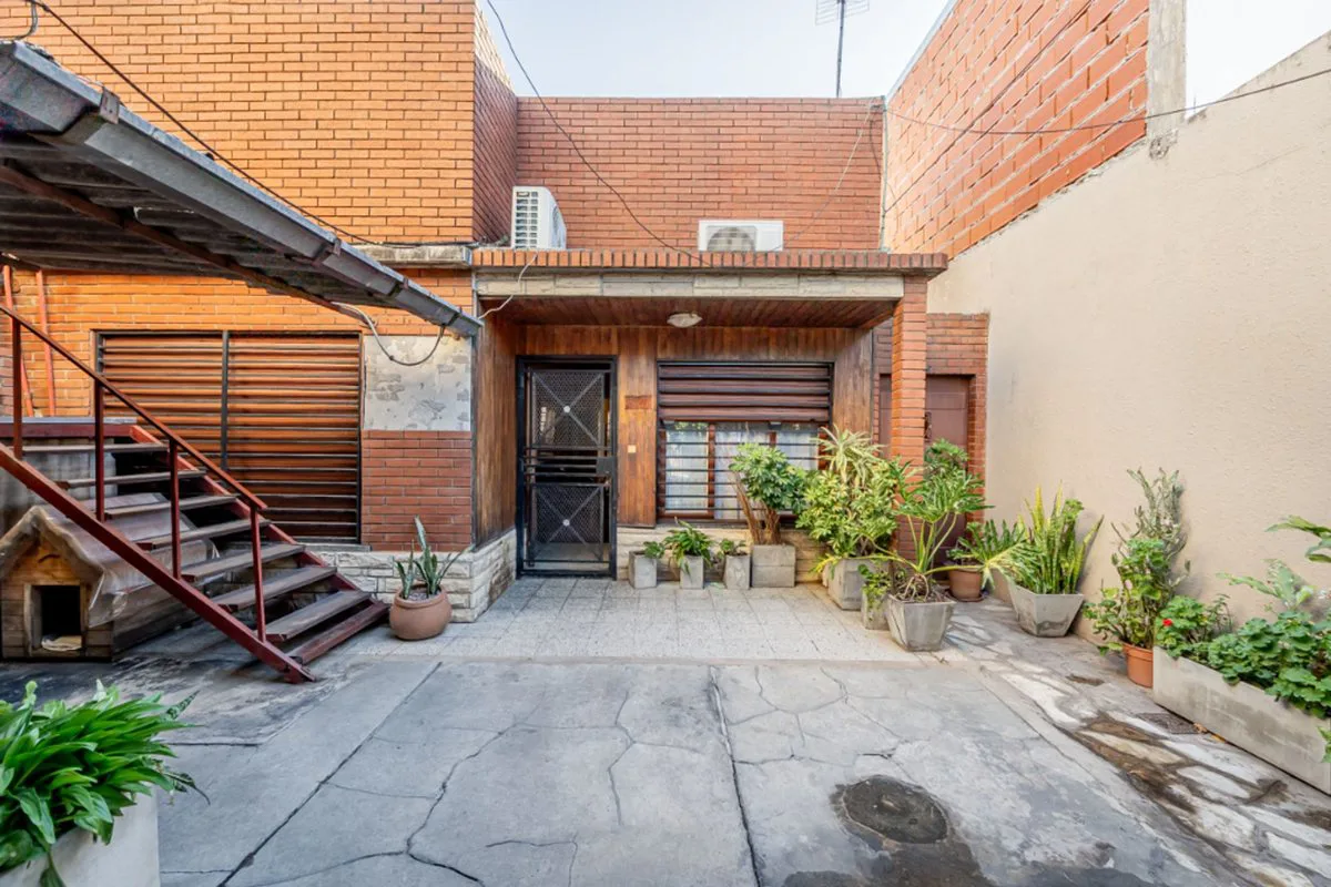 VENTA CASA MULTIFAMILIAR 6 AMBIENTES J LEON SUAREZ foto 5