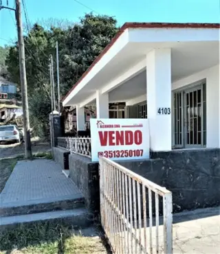 VENTA URGENTE  PRECIO REBAJADO CASA AMPLIA -AV. SAN MARTÍN UNQUILLO CÓRDOBA (SE RECIBE OFERTA EN PESOS) foto 1