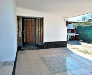 VENTA URGENTE  PRECIO REBAJADO CASA AMPLIA -AV. SAN MARTÍN UNQUILLO CÓRDOBA (SE RECIBE OFERTA EN PESOS) foto 3