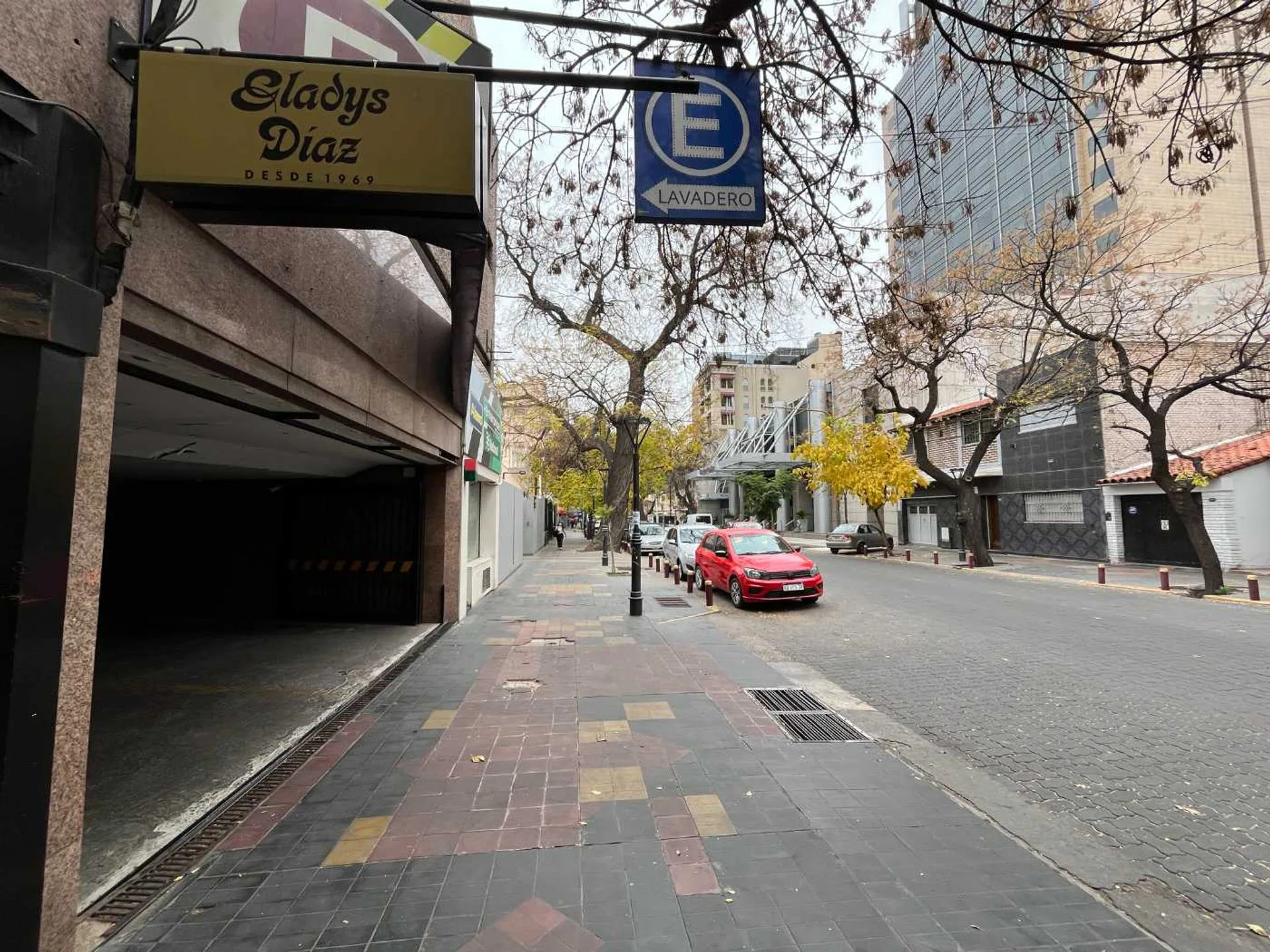 Venta cochera Presidente en centro Mendoza foto 2