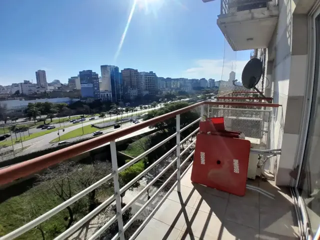 Constitución - Monoambiente al frente con balcón - apto profesional - B. de Irigoyen 1100