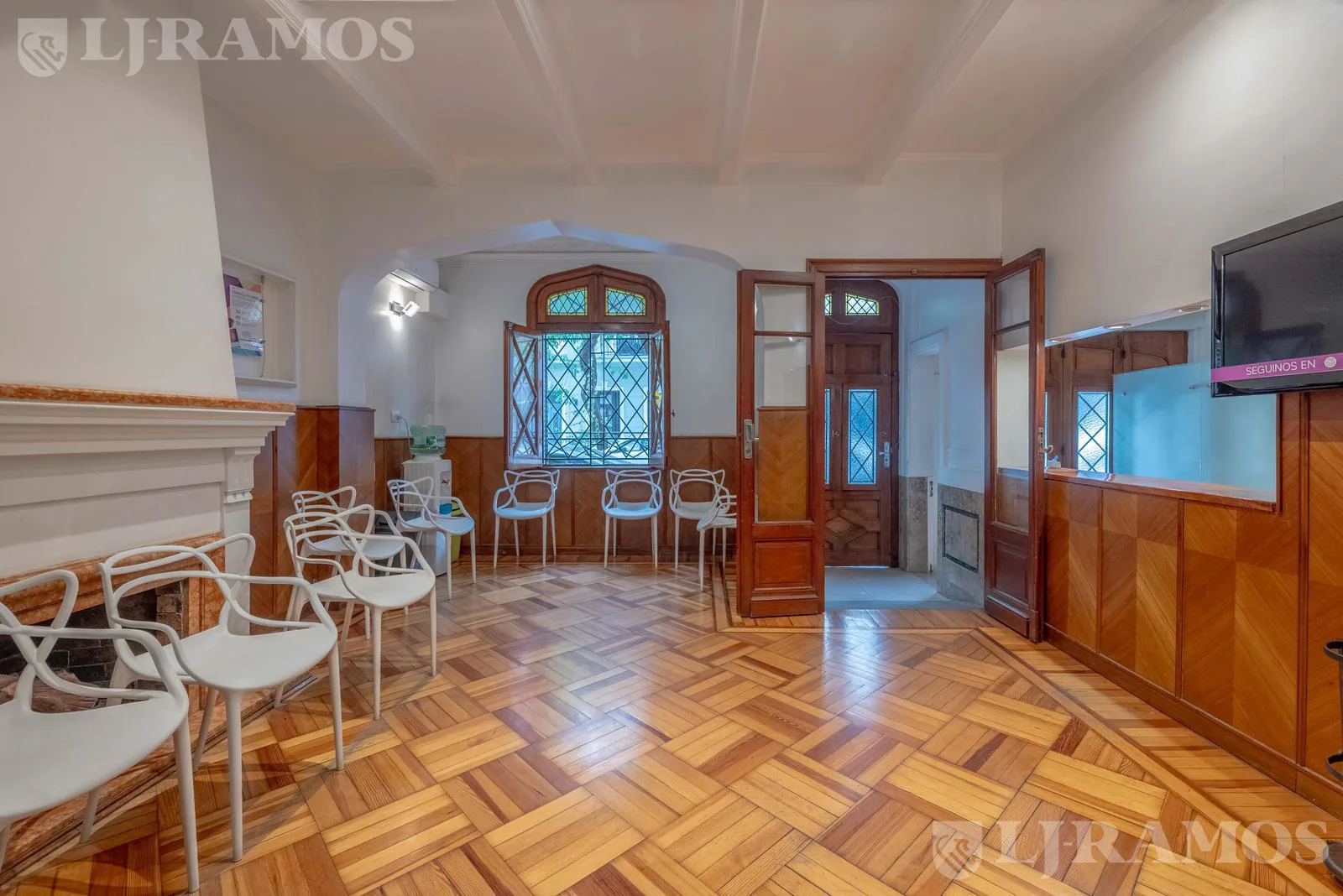 Hermosa casa estilo tudor foto 3